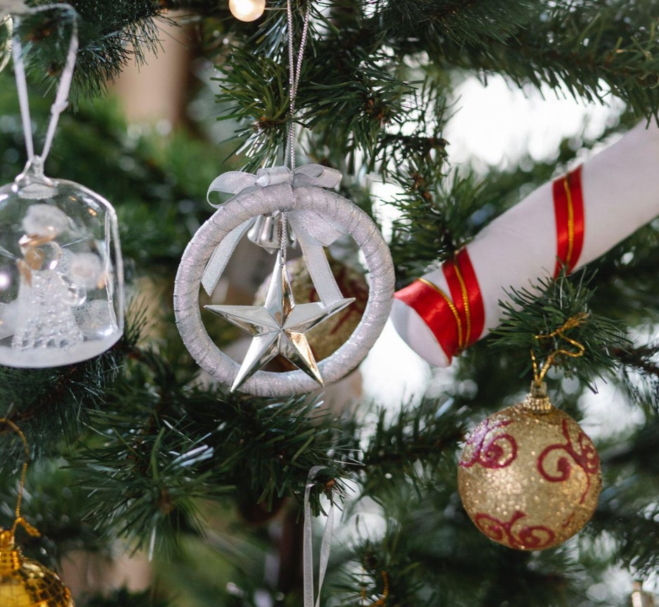 Brighten Holidays with Artificial Christmas Trees